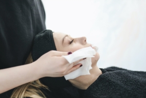 Renueva tu apariencia con el rejuvenecimiento facial en la Clínica Obesidad y Envejecimiento